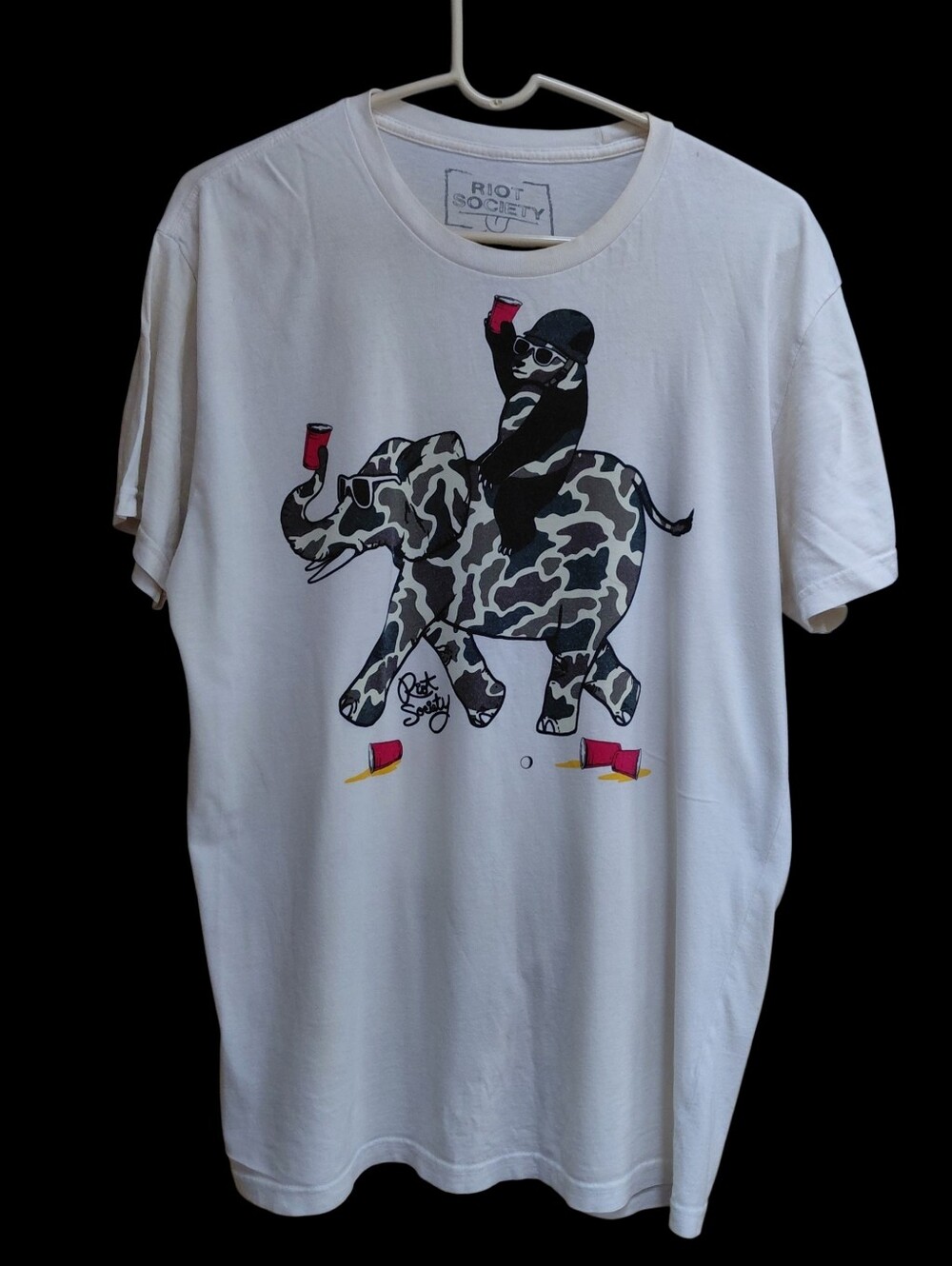 Riot Society White Graphic Tee Camo Elephant & Gorilla Print  Unisex/men L